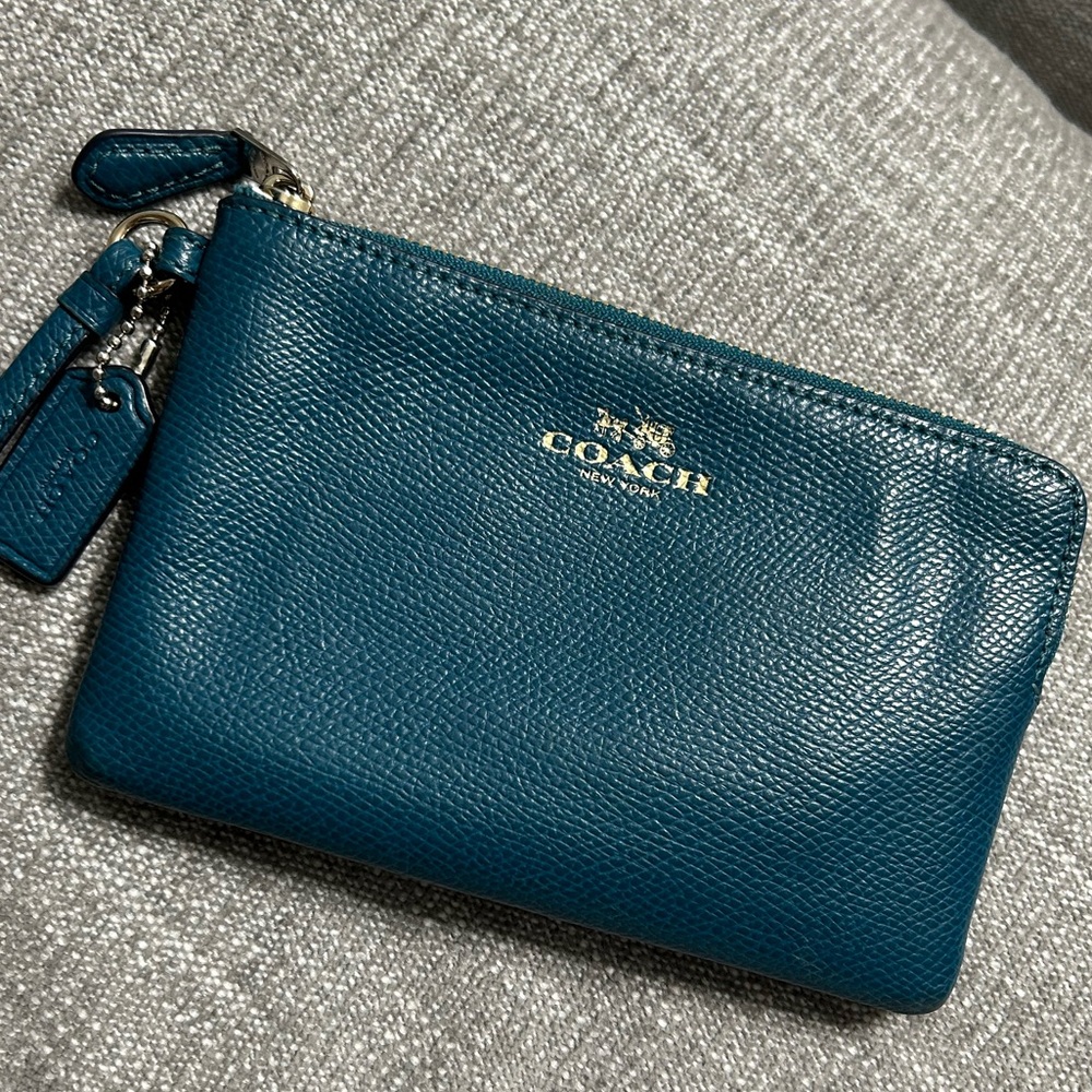 AUTHENTIC Coach Corner Wristlet